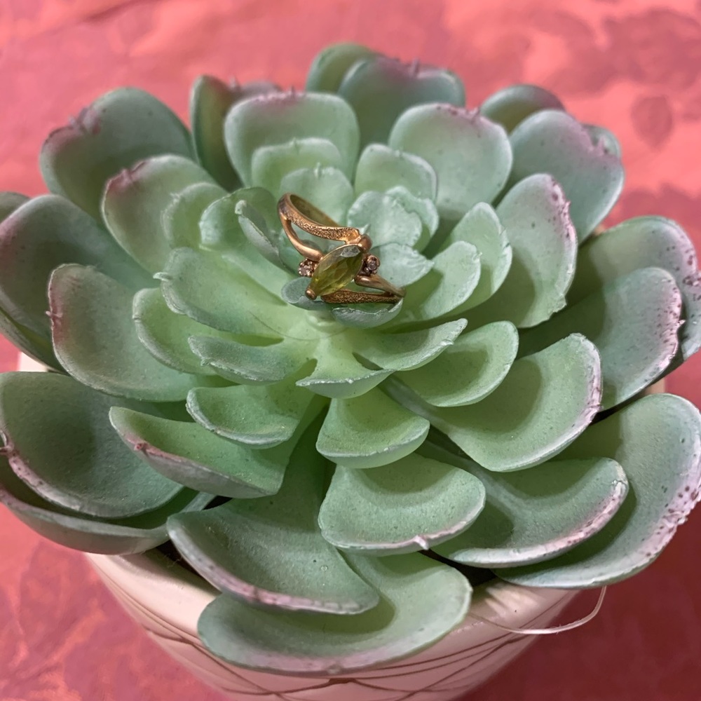 Vintage 10k gold peridot ring